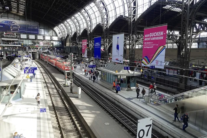 Framed Print : Hamburg Central Station, Hamburg