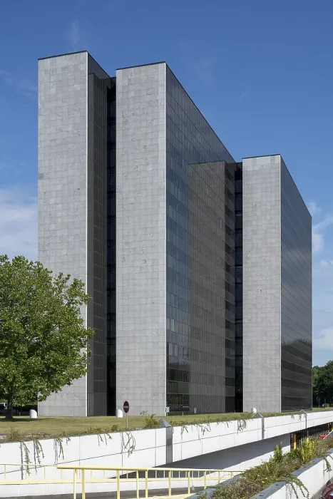 Framed Print : Hamburg, City Nord, headquarters of the former Hamburgische Electricitaets-Werke (HEW)