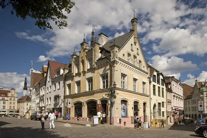 Framed Print : Hanse Houses, Townhall Square, Raekoja