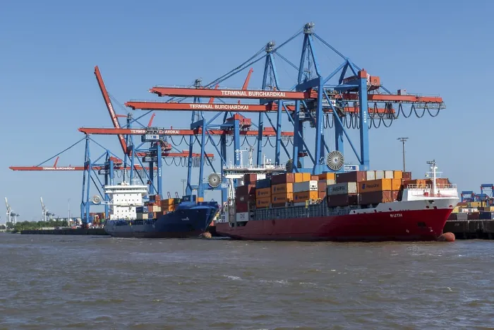 Framed Print : Harbour cranes and container freighters Elbwater