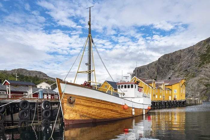 Framed Print : Harbour with fishing boat, Rorbu cabins Framed Print : Harbour with fishing boat, Rorbu cabins