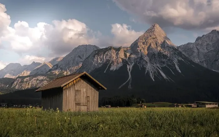 Framed Print : Haystack, hut in a meadow, Sonnenspitze at the back Framed Print : Haystack, hut in a meadow, Sonnenspitze at the back