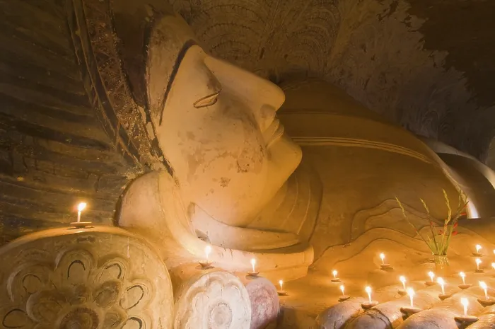 Framed Print : Head of the reclining Buddha, Shinbinthalyaung Temple