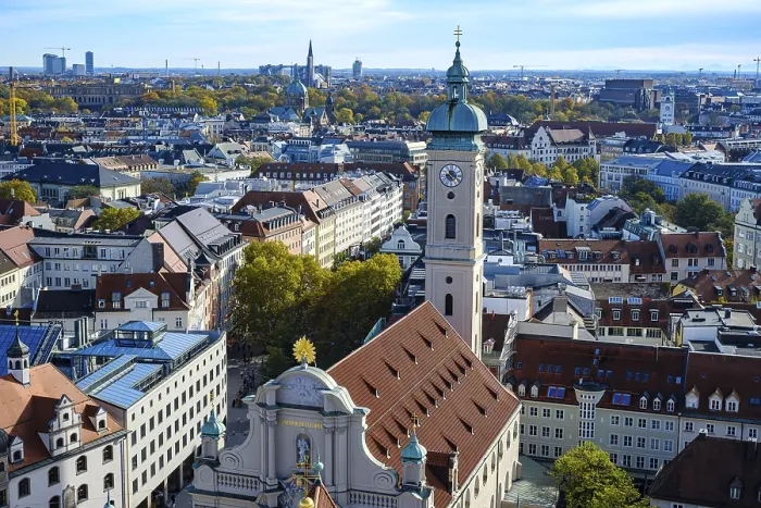 Framed Print : The Heilig-Geist-Kirche or Pfarrkirche Heilig Geist am Viktualienmarkt in the historic centre of Munich