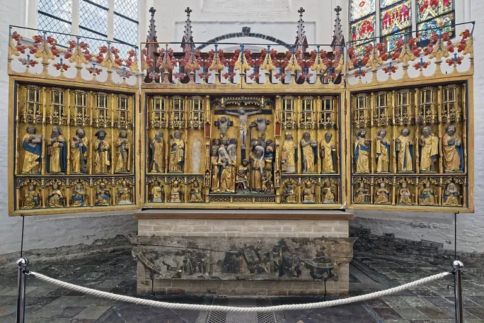 Framed Print : Former high altar of the Nikolaikirche in the northern transept Framed Print : Former high altar of the Nikolaikirche in the northern transept