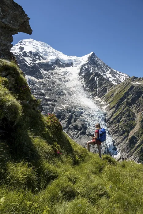 Framed Print : Hiker in front of glacier, hiking trail La Jonction