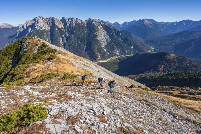 Framed Print : Hikers on a hiking trail, mountain landscape near the Grosse Arnspitze