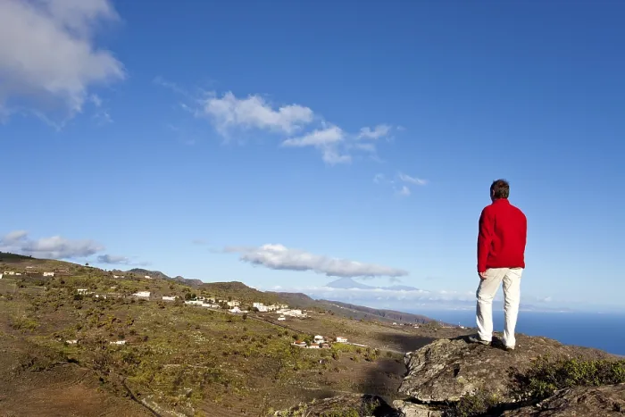 Framed Print : Hikers near Alajero, view of the Teide Volcano
