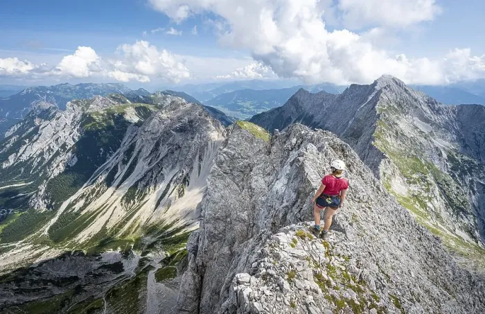 Framed Print : Hikers at the summit of the Lamsenspitze Framed Print : Hikers at the summit of the Lamsenspitze