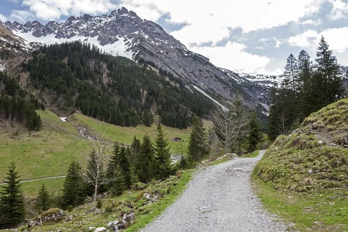 Framed Print : Hiking trail, behind Geisshorn