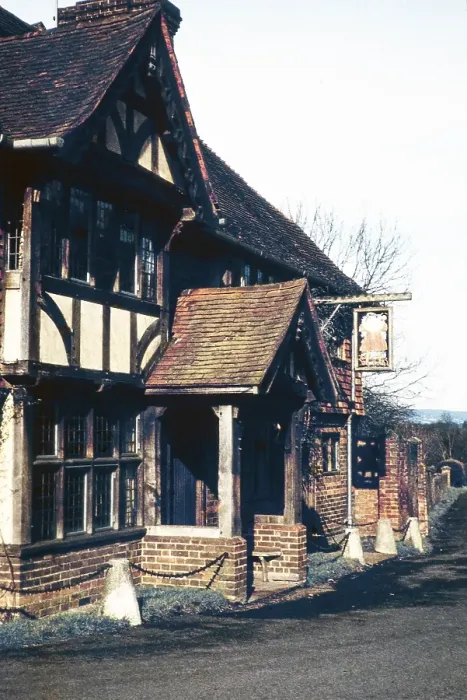 Framed Print : Historic building King Henry 8th Pub Hotel, Hever, Kent, England, UK 1960