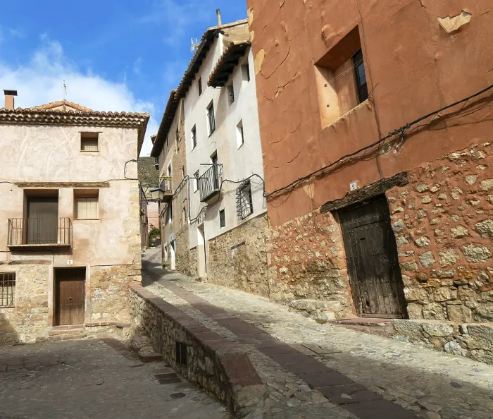 Framed Print : Historic buildings in medieval village of Albarracin
