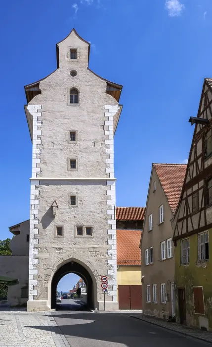 Framed Print : Historic city gate of Noerdlingen (Bavaria) (Germany) Framed Print : Historic city gate of Noerdlingen (Bavaria) (Germany)
