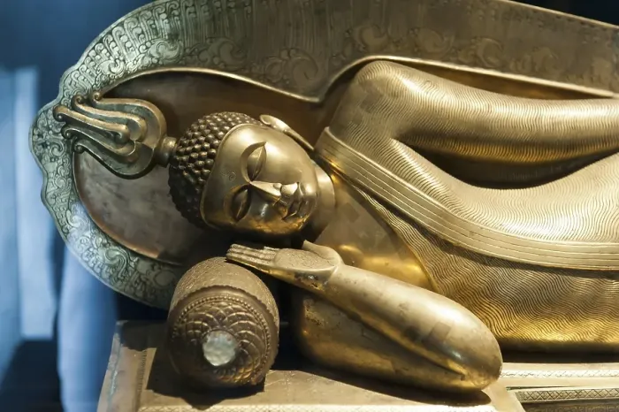 Framed Print : Historic golden Buddha figure, reclining Buddha