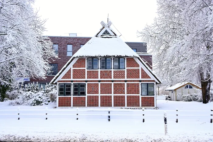 Framed Print : Historic half-timbered house on Suderquerweg in Hamburg