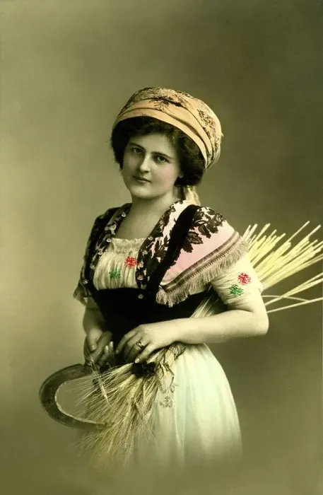 Framed Print : Historic photo, peasant woman, ca. 1915