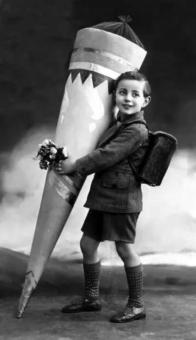 Framed Print : Historic photograph, child carrying a large Schultuete Framed Print : Historic photograph, child carrying a large Schultuete
