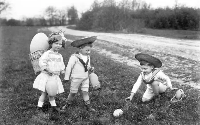 Framed Print : Historic photograph, children looking for Easter eggs