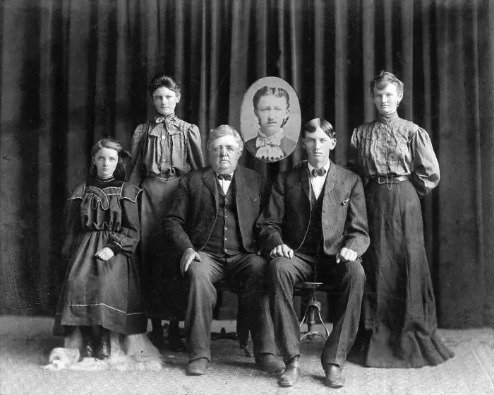 Framed Print : Historic photograph, family, the deceased represented by a photo
