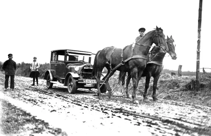 Framed Print : Historic photograph, horse drawing a car