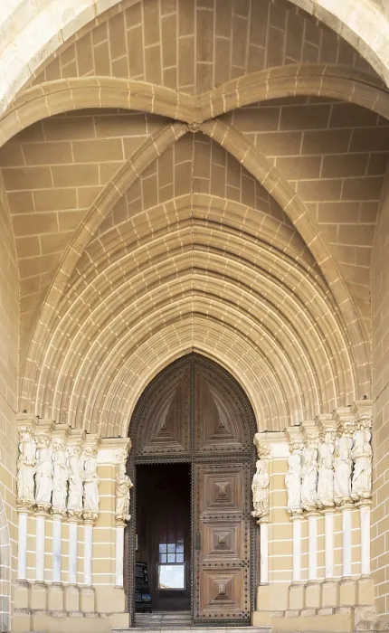 Framed Print : Historic Roman Catholic cathedral church of Evora