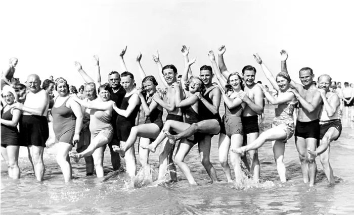 Framed Print : Historical photo, group of people at the beach Framed Print : Historical photo, group of people at the beach