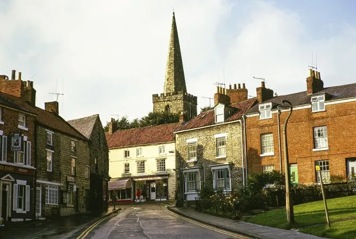 Framed Print : Historische Gebaeude im Stadtzentrum, Smiddy Hill, Pickering, North Yorkshire, England, UK 2 September 1974
