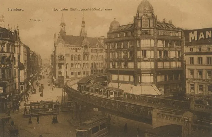 Framed Print : Hochbahn bei Roedlingsmarkt Moenkerdamm Framed Print : Hochbahn bei Roedlingsmarkt Moenkerdamm