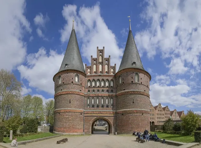 Framed Print : Holstentor, Holstentorplatz, Luebeck Framed Print : Holstentor, Holstentorplatz, Luebeck