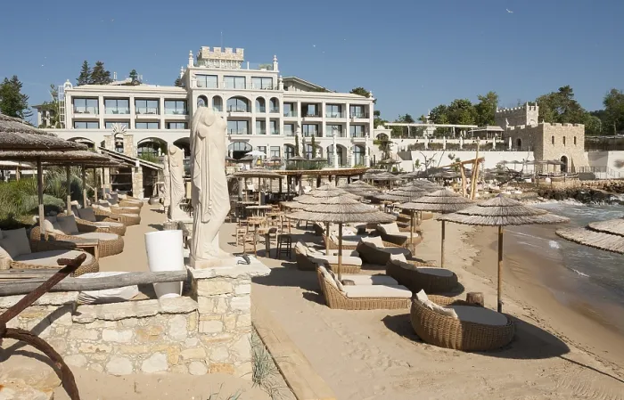 Framed Print : Hotel Villa Chinka and beach in summer