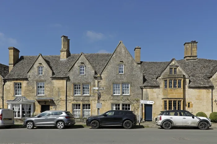 Framed Print : Houses, cars, High Street, Chipping Campden