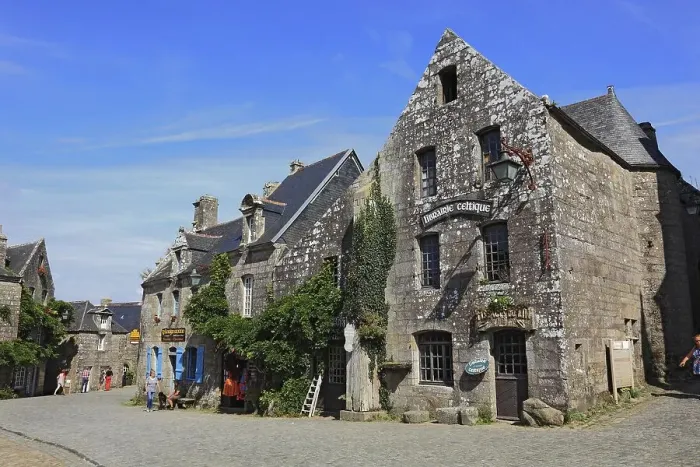 Framed Print : Houses in the medieval village of Locronan