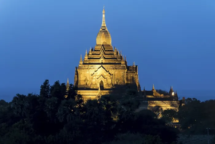 Framed Print : Htilominlo Temple at dusk, Bagan, Myanmar, Asia Framed Print : Htilominlo Temple at dusk, Bagan, Myanmar, Asia