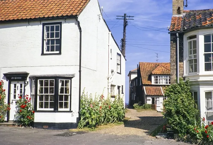Framed Print : Huebsche historische Cottages an der Kueste, Southwold, Suffolk, England, Vereinigtes Koenigreich Juli 1971