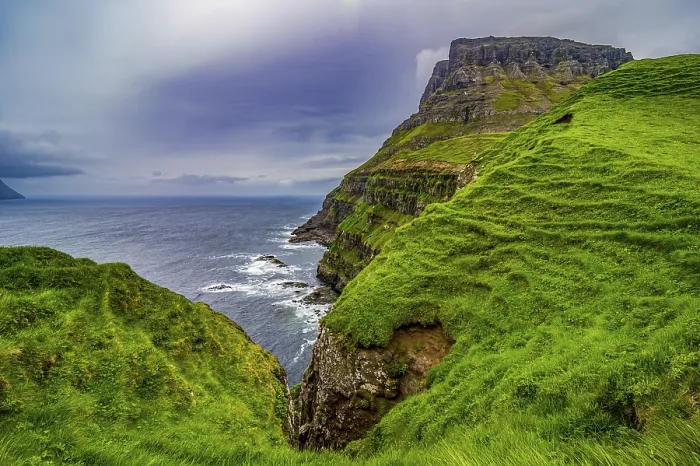 Framed Print : Huge cliffs in Gasadalur, Vagar