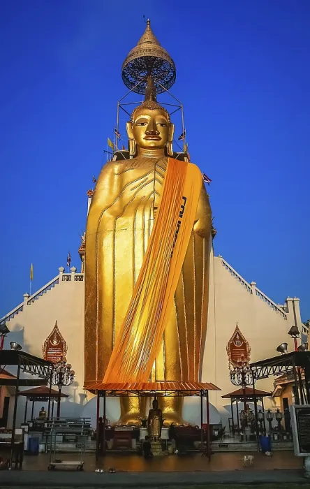 Framed Print : Huge Golden Buddha statue outside a temple in Bangkok