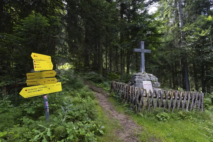 Framed Print : Hunter's monument on the path from Eibleck to Spielberg