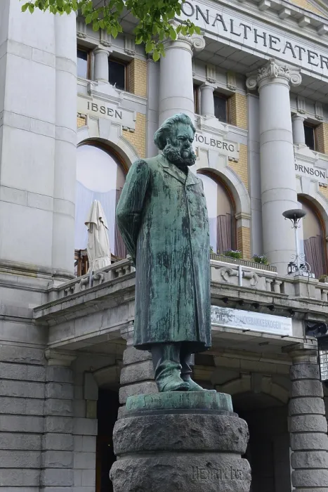 Framed Print : Ibsen statue in front of National Theatre