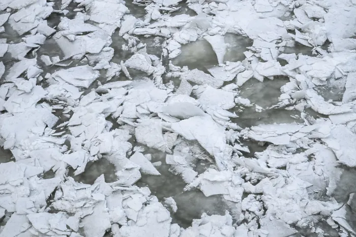 Framed Print : Ice floes in the frozen river Glomma (Glama)