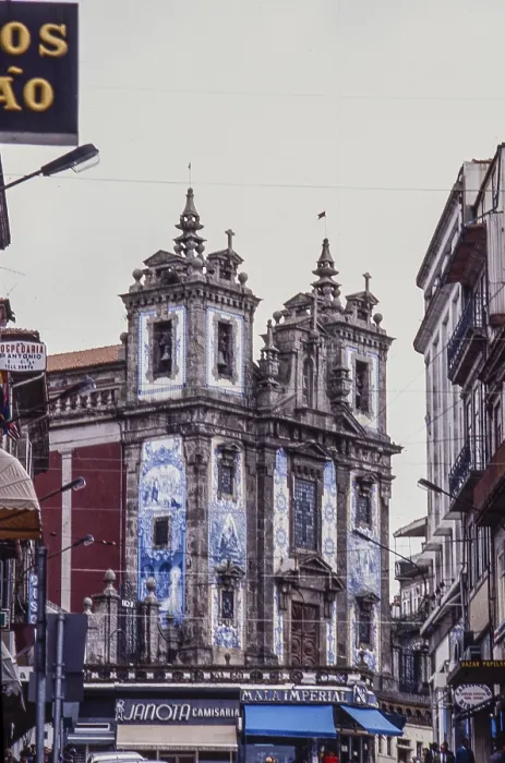 Framed Print : Igreja de Santo Ildefonso nestled in downtown street scene