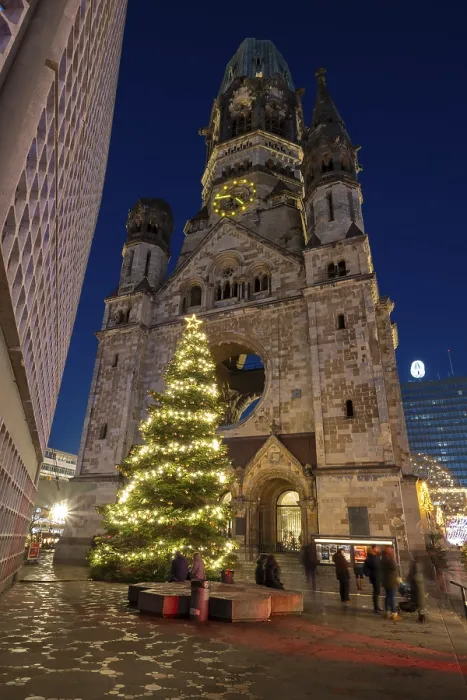 Framed Print : Illuminated Christmas tree in front of the Kaiser Wilhelm Memorial Church Framed Print : Illuminated Christmas tree in front of the Kaiser Wilhelm Memorial Church