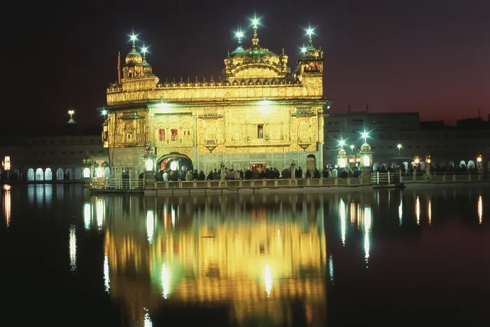 Framed Print : Illuminated Golden Temple in Amritsar