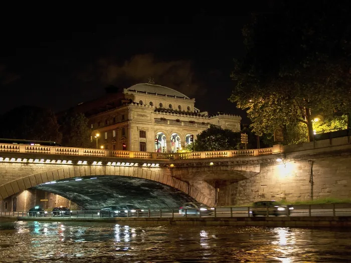 Framed Print : Illuminated historical building and bridge with reflected light in the water Framed Print : Illuminated historical building and bridge with reflected light in the water