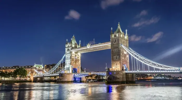 Framed Print : Illuminated Tower Bridge over the Thames in the evening