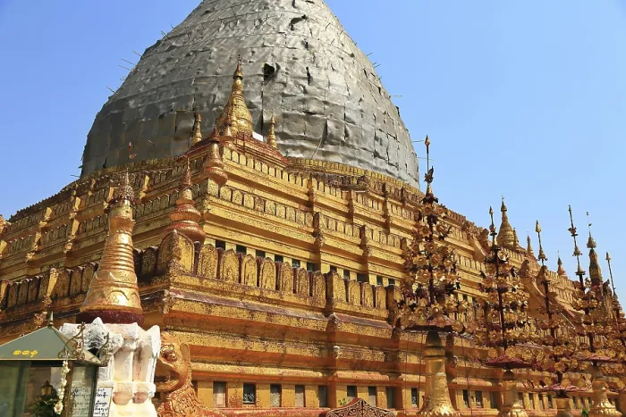 Framed Print : Impressive golden dome of Shwezigon Pagoda