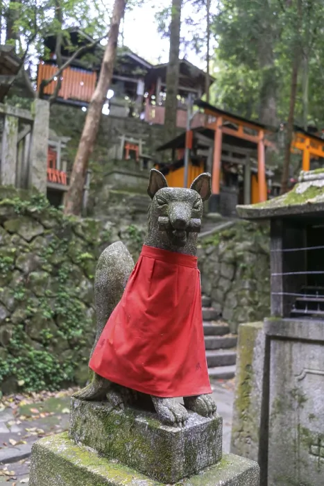 Framed Print : Inari okami statue in fushimi inari in kyoto Framed Print : Inari okami statue in fushimi inari in kyoto