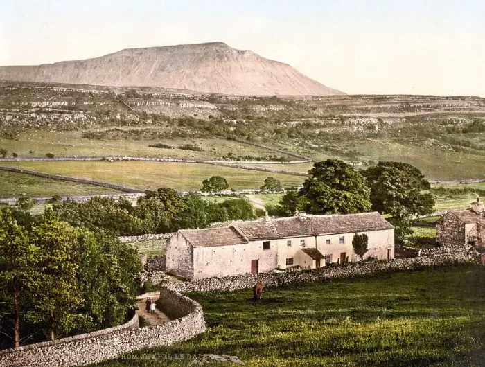 Framed Print : Ingleborough, the second highest mountain in the Yorkshire Dales in northern England Framed Print : Ingleborough, the second highest mountain in the Yorkshire Dales in northern England