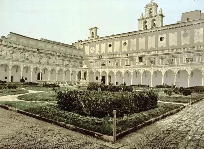 Framed Print : Innenhof, Neapel, Italien / Courtyard Framed Print : Innenhof, Neapel, Italien / Courtyard