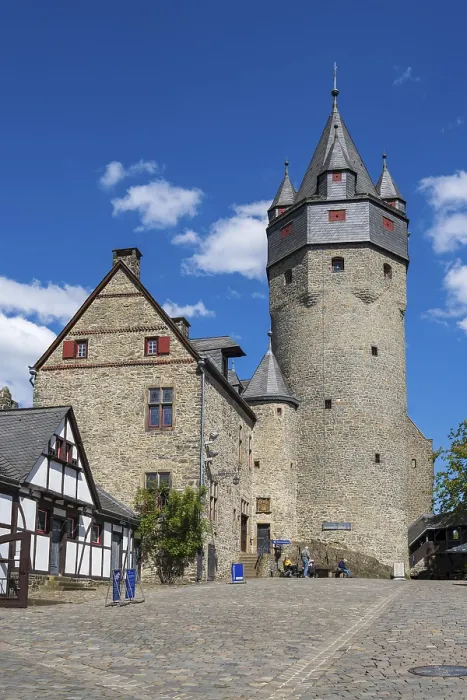 Framed Print : Inner courtyard of Altena Castle