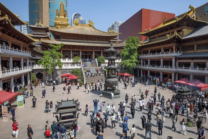 Framed Print : Inner Courtyard, Jing'an Temple Framed Print : Inner Courtyard, Jing'an Temple